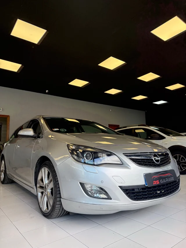 Opel Astra J Sport Tourer 2012