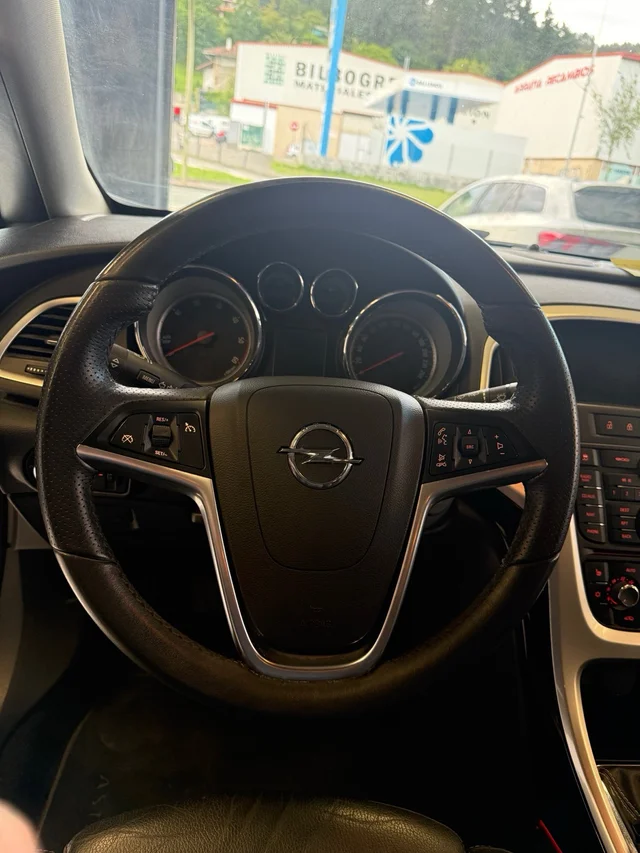 Opel Astra J Sport Tourer 2012 - Imagen 4