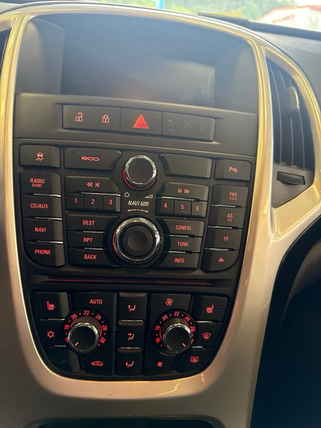 Opel Astra J Sport Tourer 2012 - Imagen 3