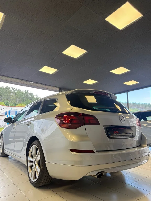 Opel Astra J Sport Tourer 2012 - Imagen 2
